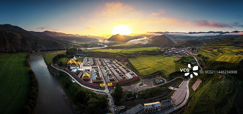 日出丁古寺图片素材