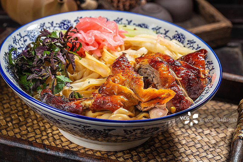 烧鸭粉干捞图片素材