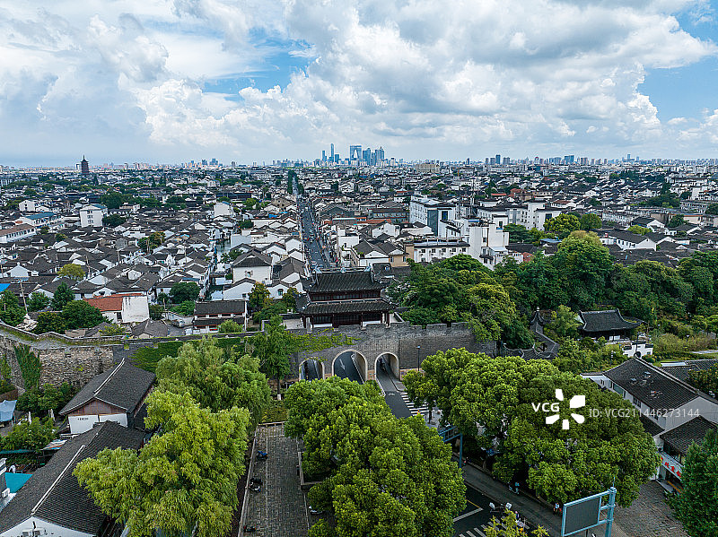 苏州水晶天里的阊门，山塘街与护城河图片素材