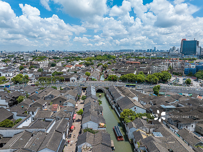 苏州水晶天里的阊门，山塘街与护城河图片素材