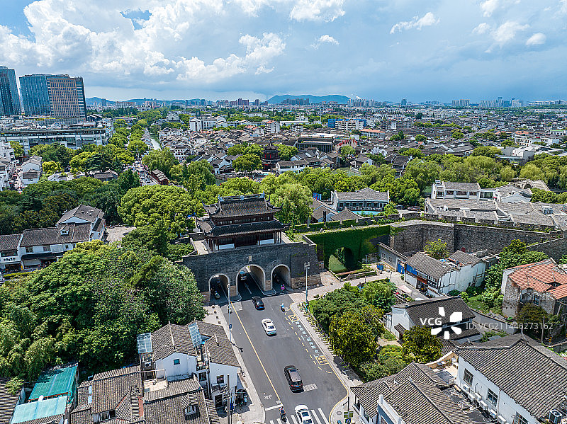 苏州水晶天里的阊门，山塘街与护城河图片素材