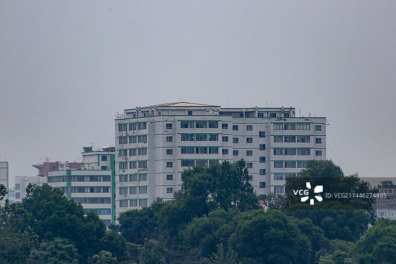 鸭绿江边朝鲜新义州城市风光图片素材