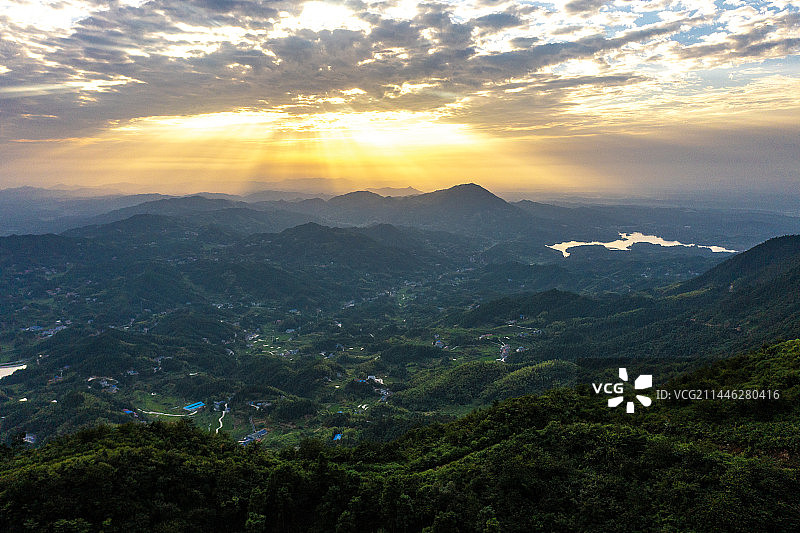 航拍湖南长沙宁乡古山峰风电场风景图片素材