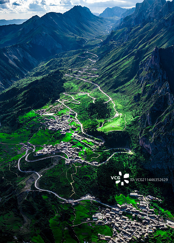 扎尕那，甘南藏族自治区江迭公路图片素材