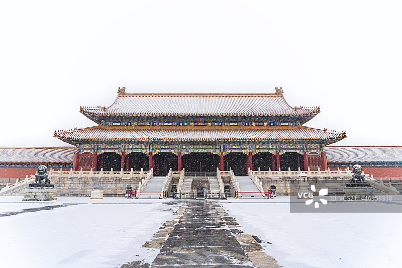 冬天大雪中的北京故宫太和门雪景图片素材