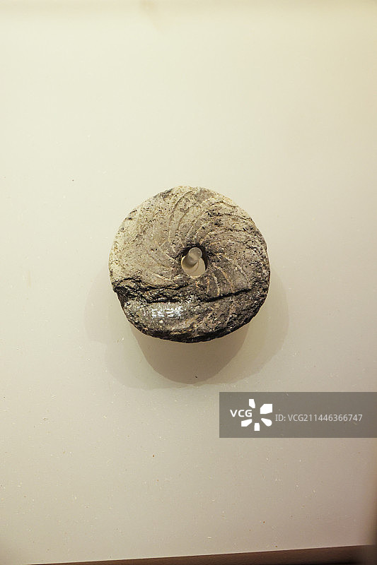 新时期时代陶纺轮图片素材