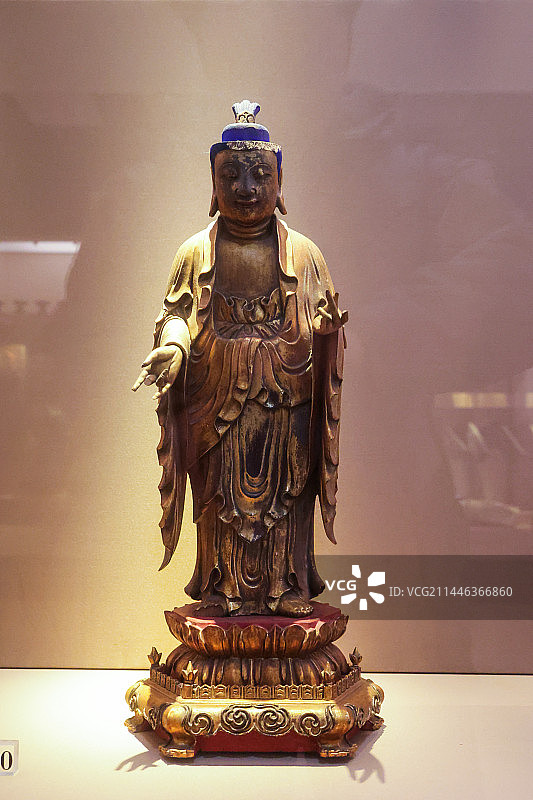 髹金木雕佛立象图片素材