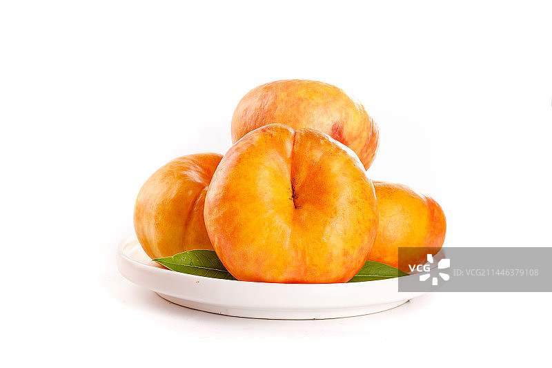 白底摆放着黄油蟠桃图片素材