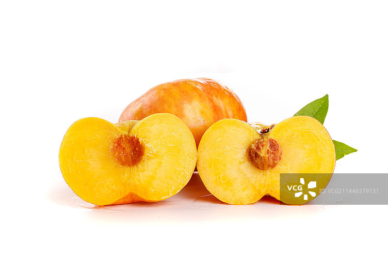 白底摆放着黄油蟠桃图片素材