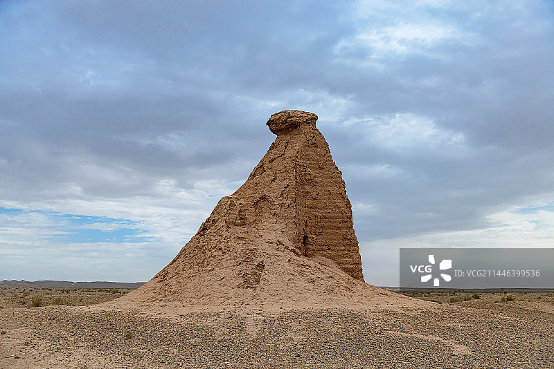 张掖高台沙桥墩烽火台遗址图片素材