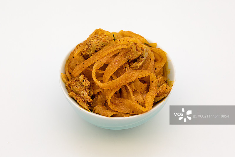 陕西宝鸡特色擀面皮盛在碗里的特写图片素材