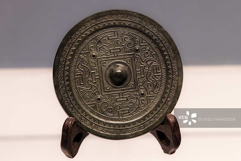 武汉博物馆藏东汉青铜镜图片素材