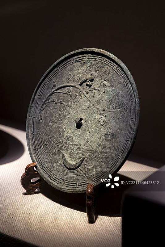 武汉博物馆藏东汉青铜镜图片素材