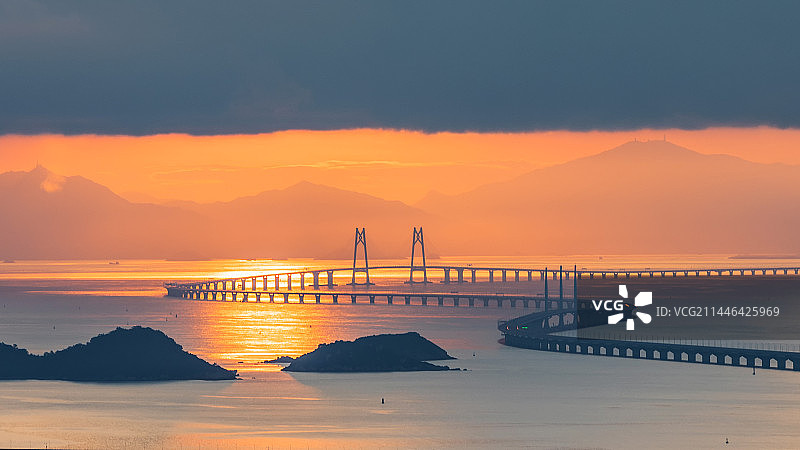 晨光下的港珠澳大桥图片素材