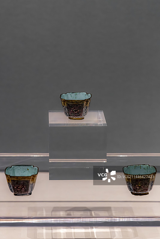 武汉博物馆馆藏珍宝瓷器，陶瓷器，瓦罐图片素材