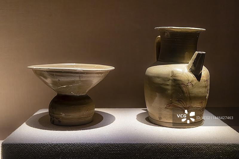 武汉博物馆馆藏珍宝瓷器，陶瓷器，瓦罐图片素材