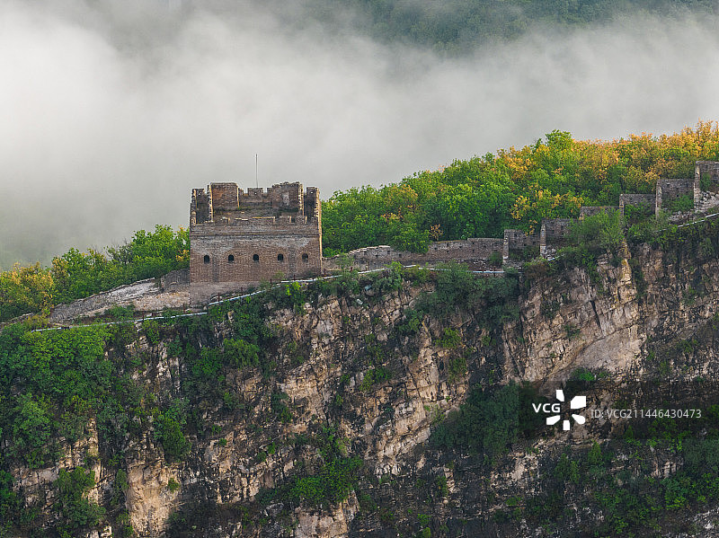 司马台长城夏季日出云海景象图片素材