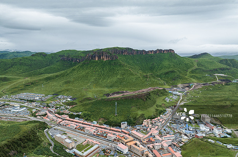 七月郎木寺迎来了下半年的第一场雪图片素材