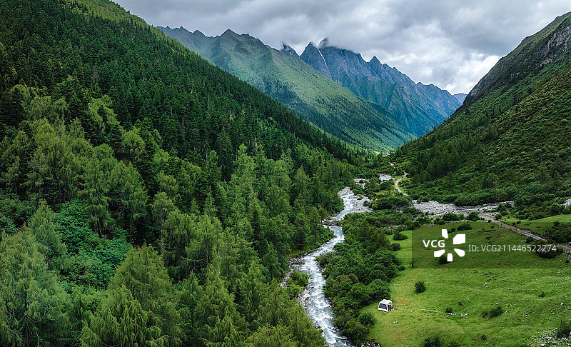 四川阿坝结斯沟的夏天图片素材