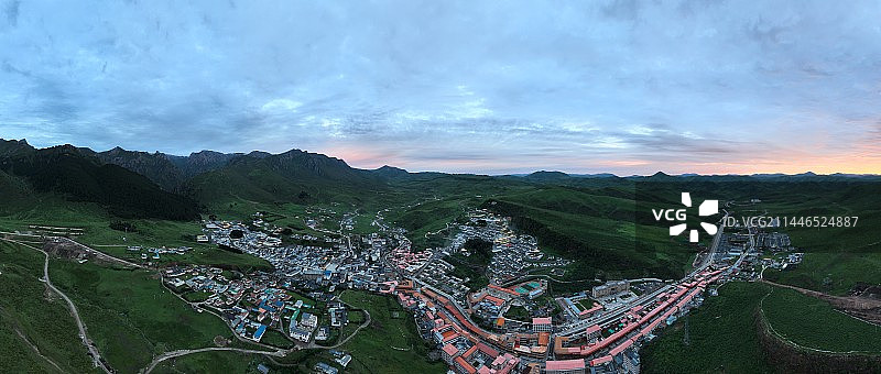 日出郎木寺图片素材