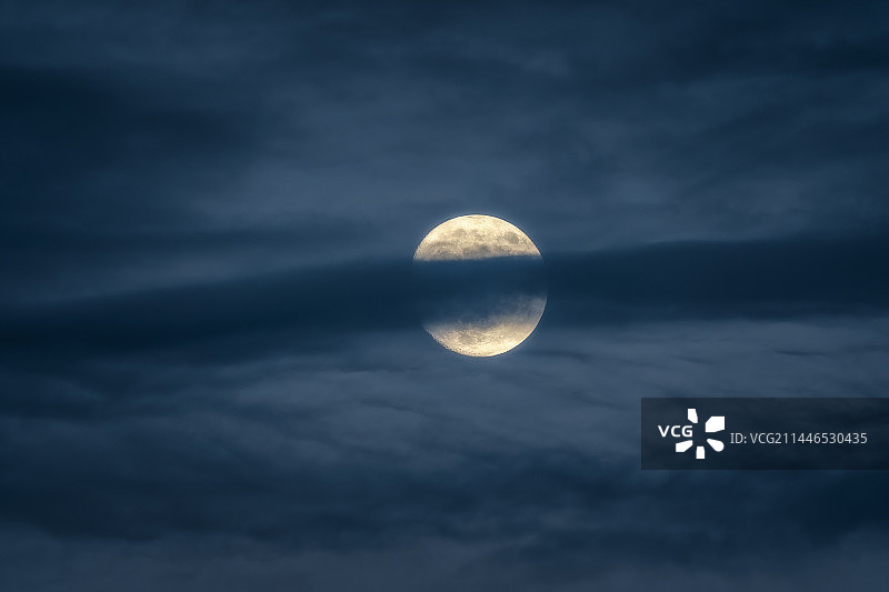 云中月图片素材