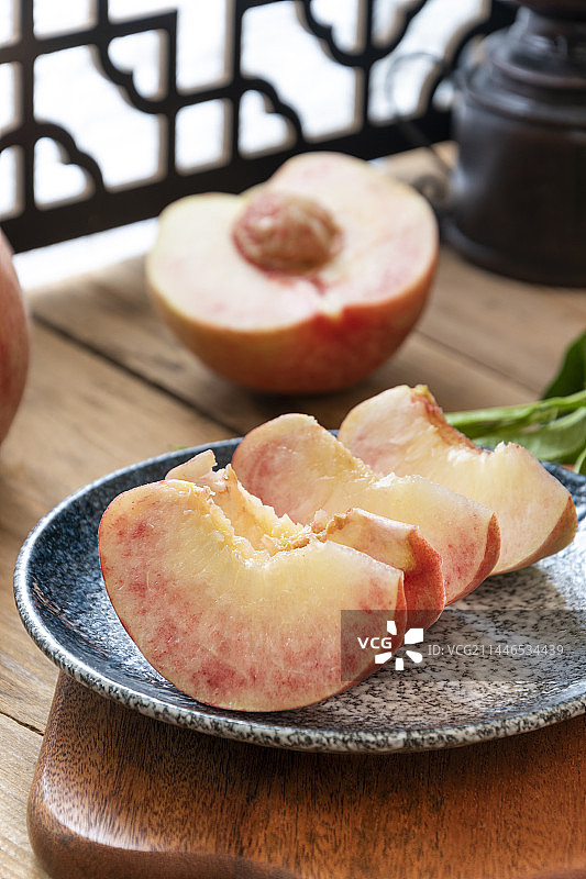 夏季新鲜桃子静物特写图片素材
