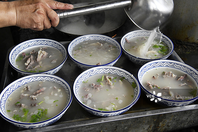 山东枣庄特色美食羊肉汤图片素材