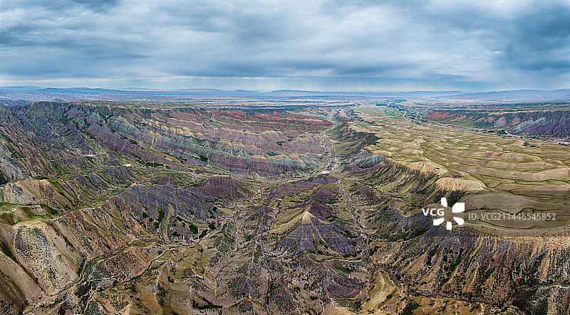 101省道，百里丹霞风景道，航拍图片素材