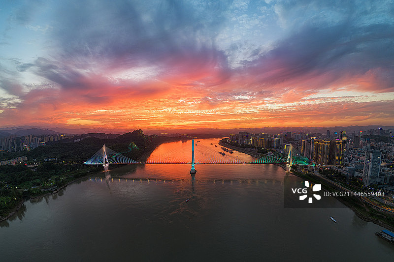 7.14宜昌夷陵长江大桥火烧云图片素材