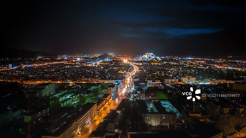 《高视角俯拍拉萨城夜色》图片素材