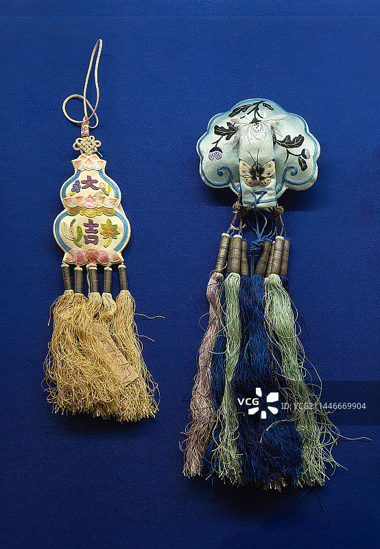 中国清代刺绣工艺品，荷包图片素材