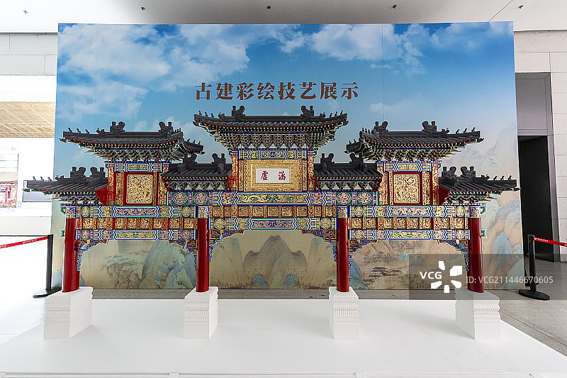 中国园林博物馆：四柱七楼金龙和玺彩画牌楼（是独具中国特色的“迎宾门”，仿颐和园东宫门牌楼彩画形制）图片素材