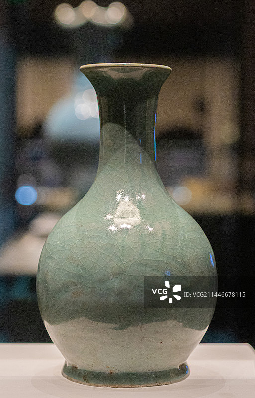 河南博物院藏宋汝窑天蓝釉刻花鹅颈瓷瓶图片素材