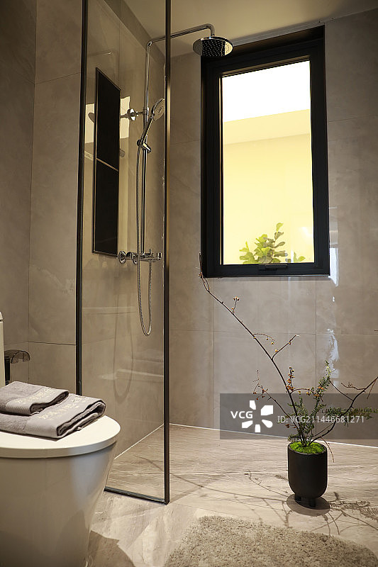 现代奢华装饰的卫生间图片素材