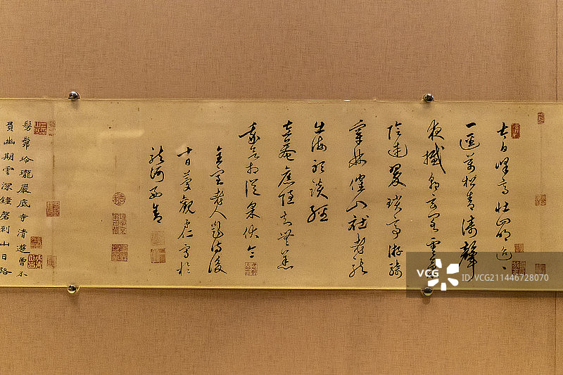 王蒙《太白山图》卷（仿制品，元代，纸本设色，原件辽宁省博物馆藏；图绘浙江太白山天童寺及其周围景物）图片素材