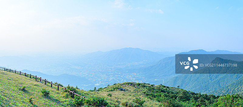香港大帽山郊野公园山脉草地全景自然风光图片素材