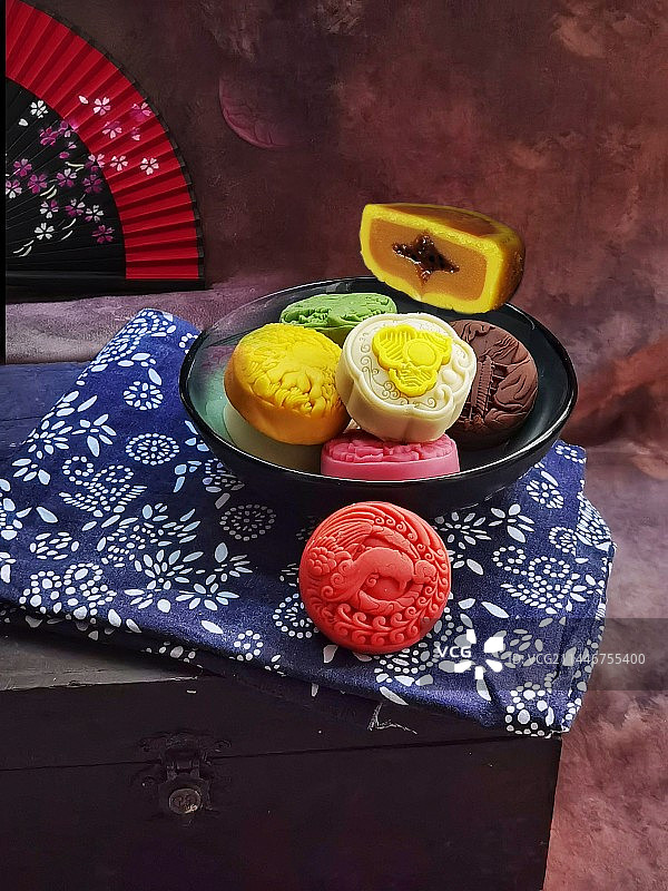 静物摄影丨流心月饼图片素材