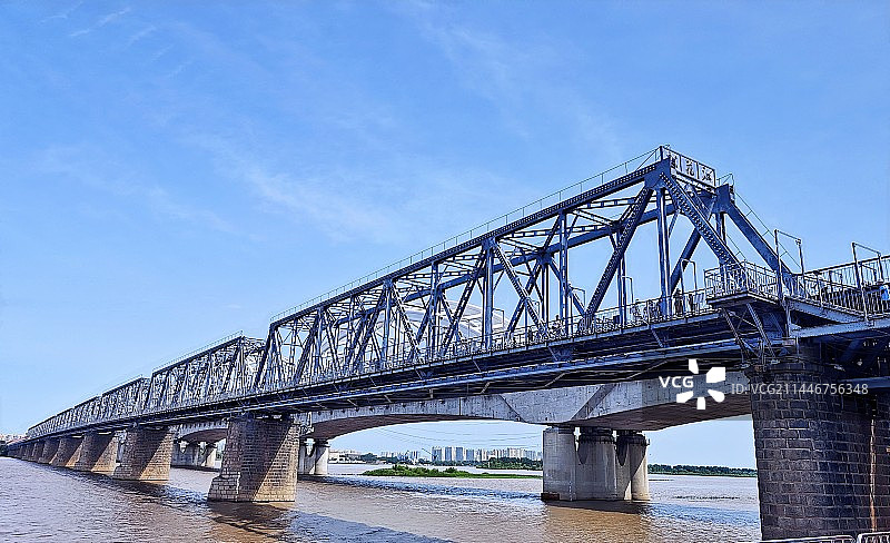 临空跨江大桥俯视图   哈尔滨松花江大桥图片素材