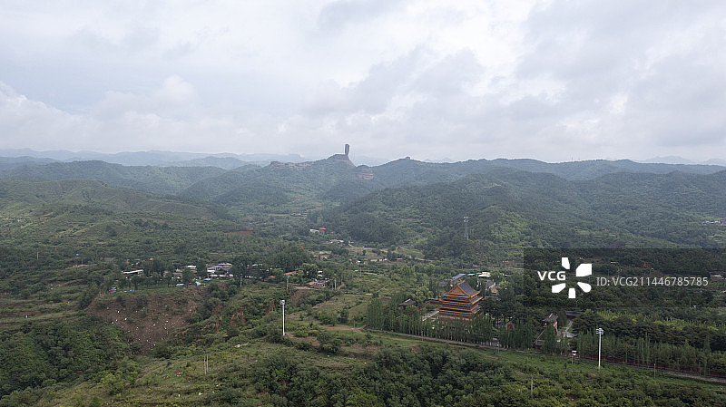 烟雨迷蒙磬锤峰——承德图片素材