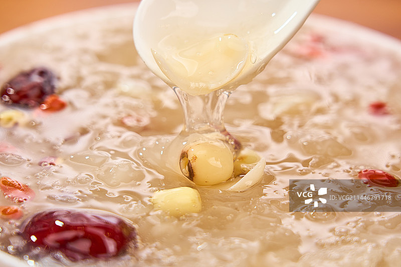 红枣银耳芡实莲子百合粥图片素材