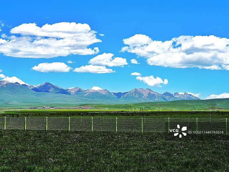 若尔盖草原新貌图片素材