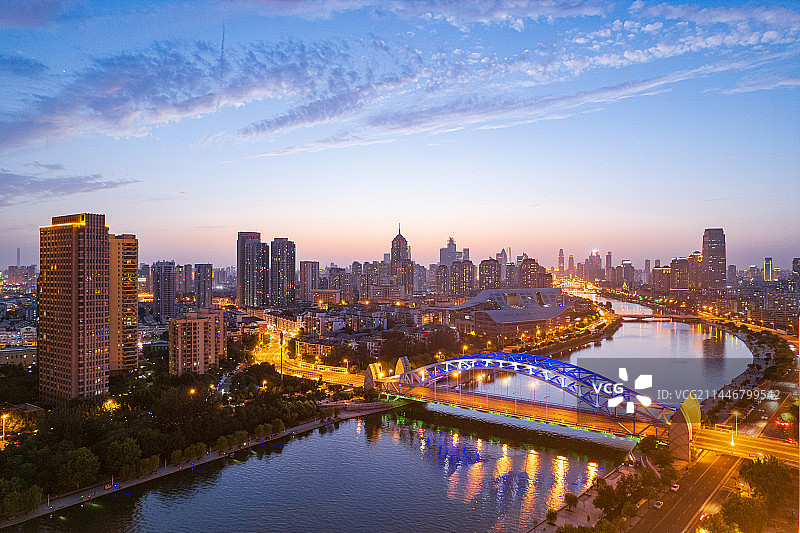 日落天津国泰桥海河沿岸城市建筑夜景航拍图片素材
