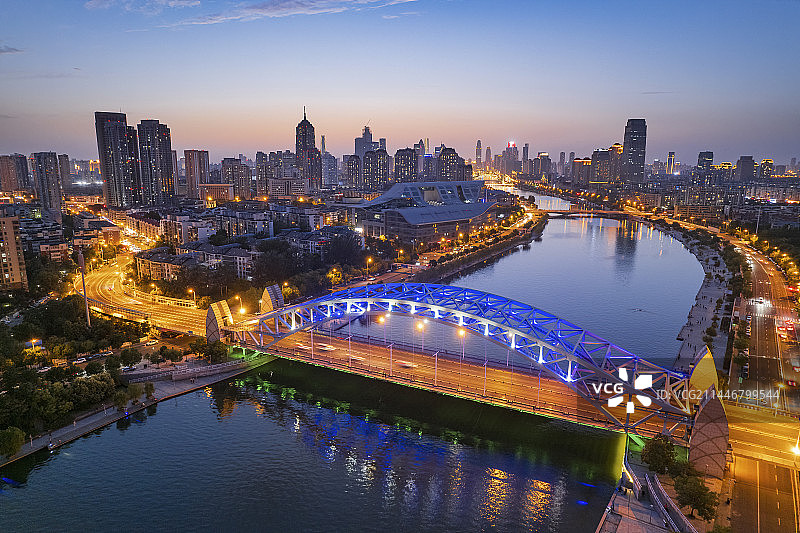 日落天津国泰桥海河沿岸城市建筑夜景航拍图片素材