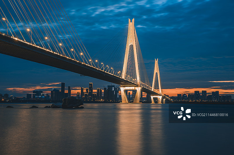 跨江大桥夜景图片素材