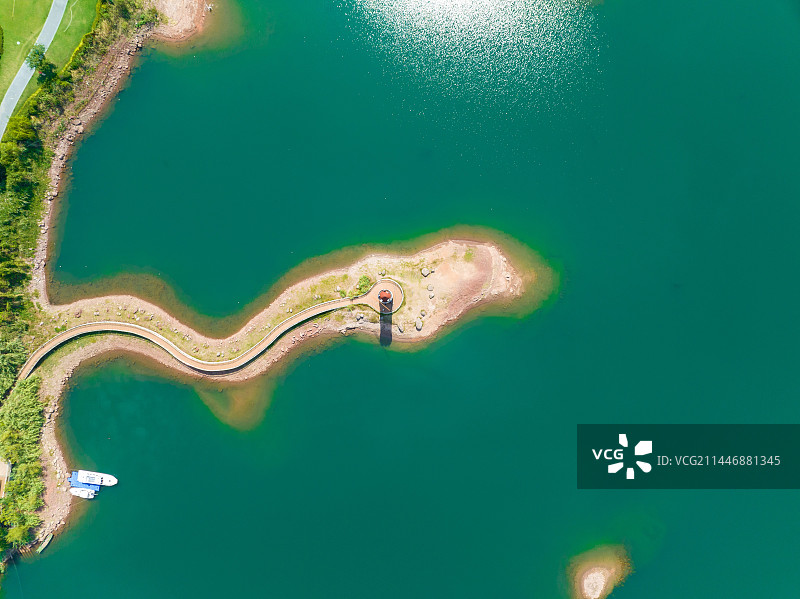 航拍中国浙江杭州淳安千岛湖水面风光图片素材