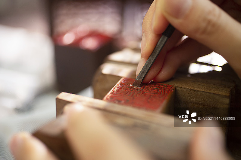 纂刻印章的特写图片素材