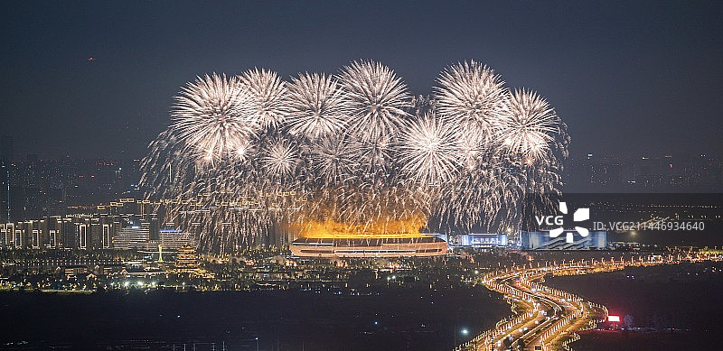 成都大运会主场馆烟花秀图片素材