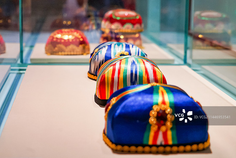 新疆维吾尔族花帽图片素材