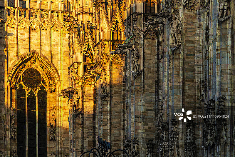 意大利米兰大教堂光影特写图片素材