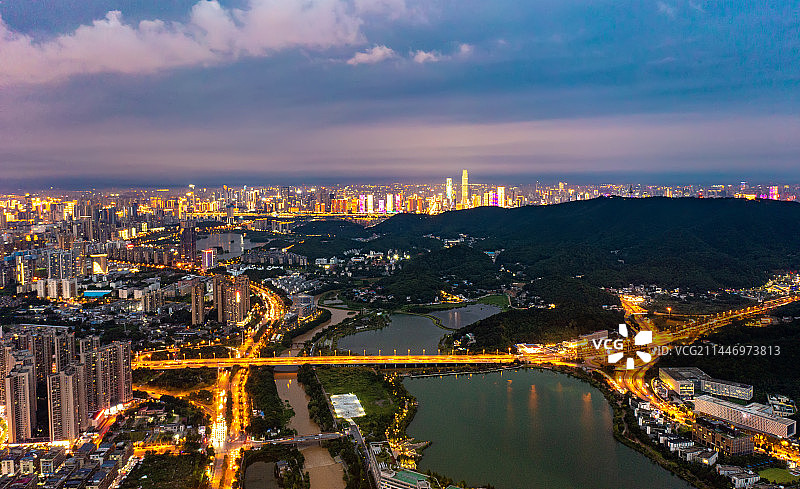 航拍湖南长沙梅溪湖夜景图片素材